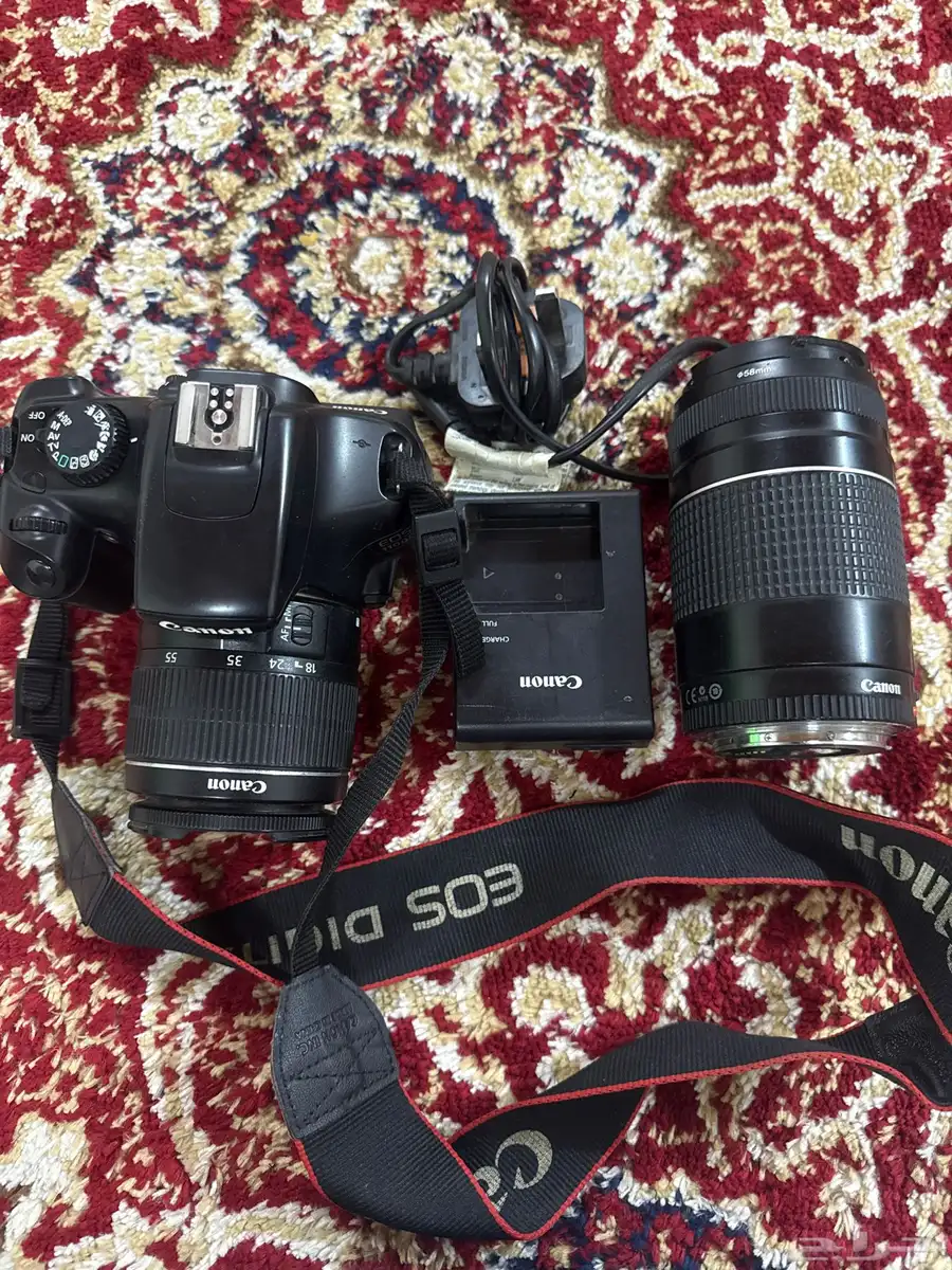 كامره كانون نوع كامره EOS 1100D مع شاحنها وزوم نوع LENS300 5