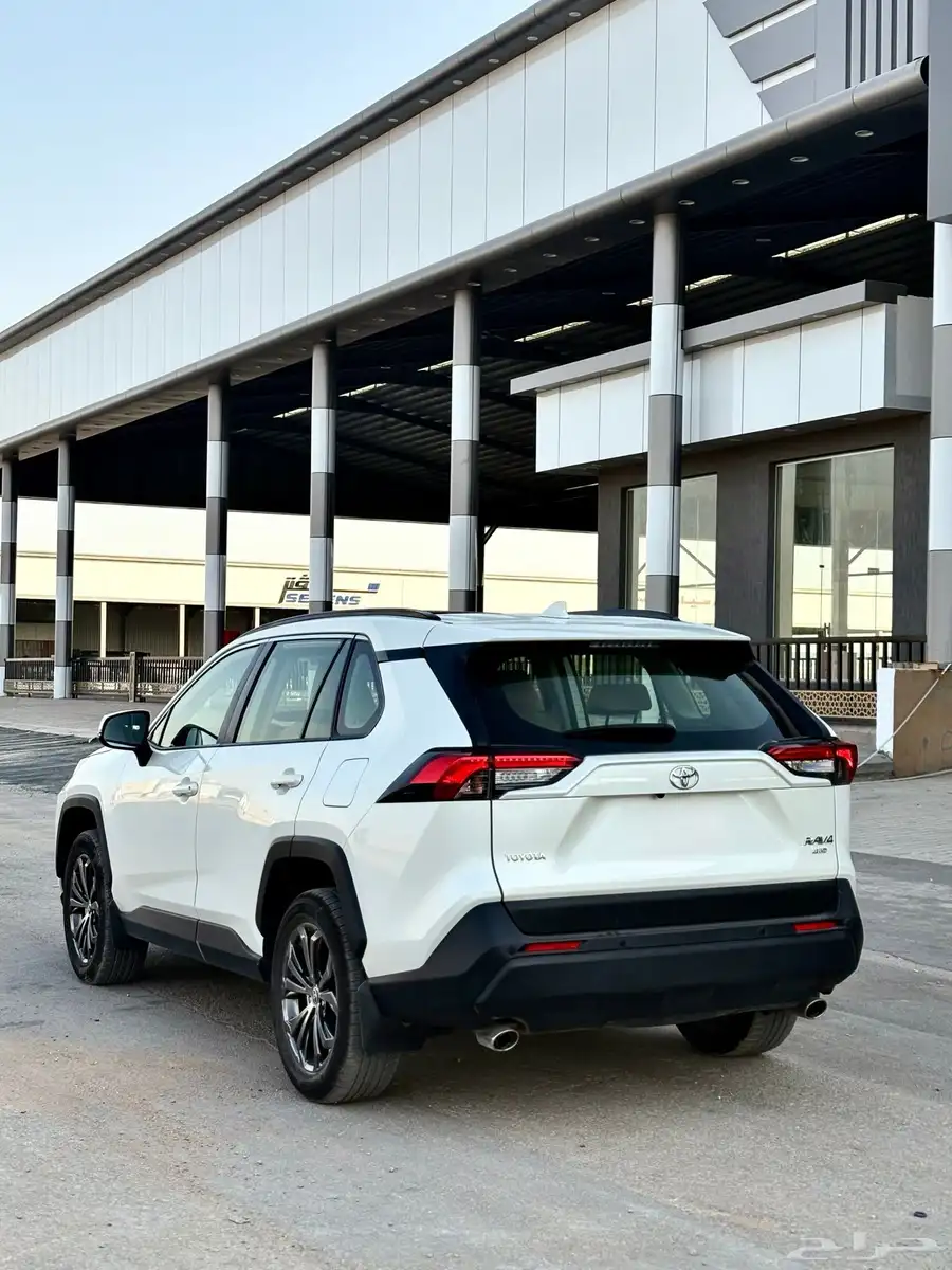 تايوتا راف فور 2022 XLE 4WD 3