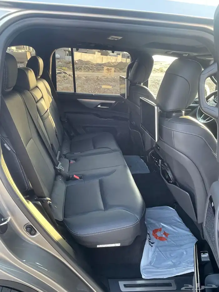 جيب لكزس LX600 F sport 6