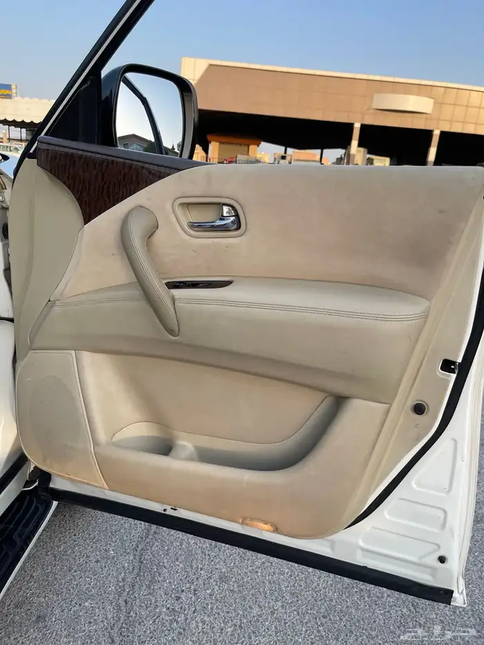 للبيع نيسان بلاتينيوم مكينة 400 23