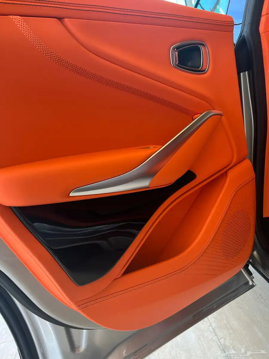 Aston Martin DBX 707 2025 8