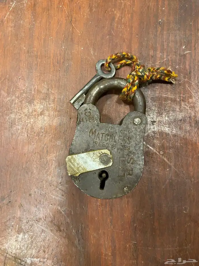 قفل قديم من المعدن قديم 5