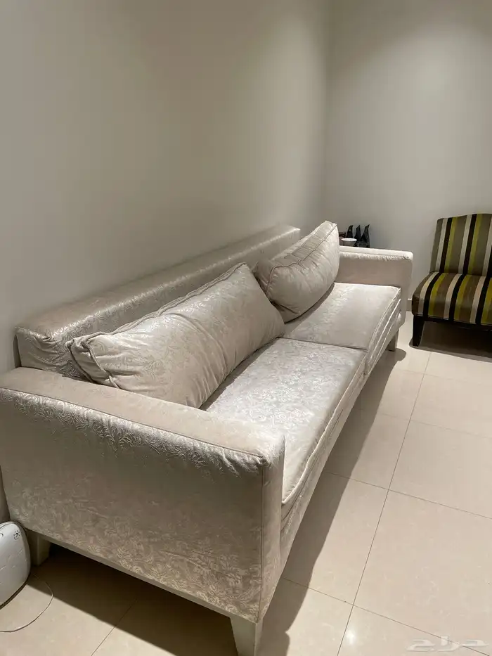 كنب و تلفزيون مكتبة طاولة 2