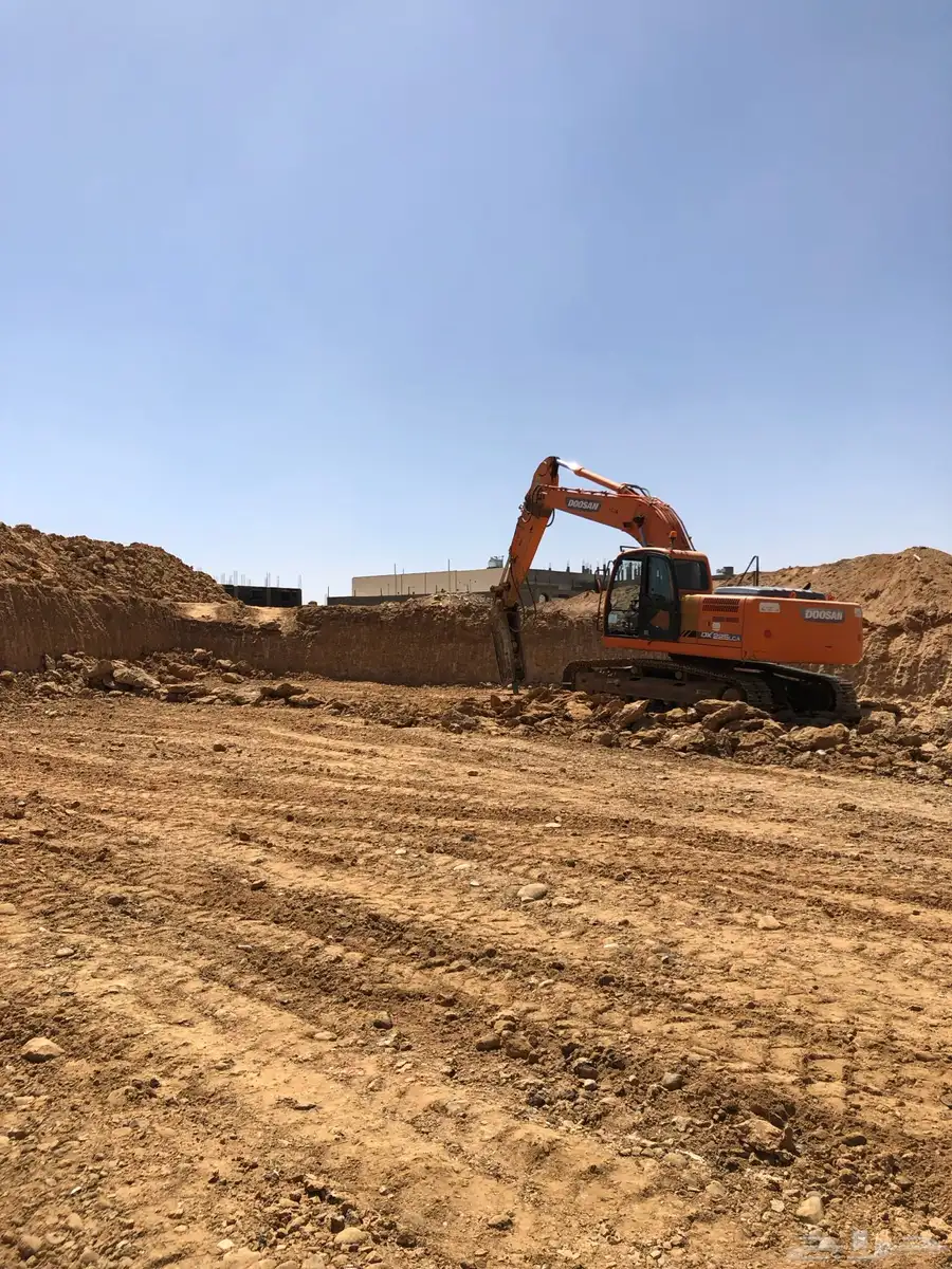 بوكلين للايجار  حفار للايجار ( السائق هندي) 0