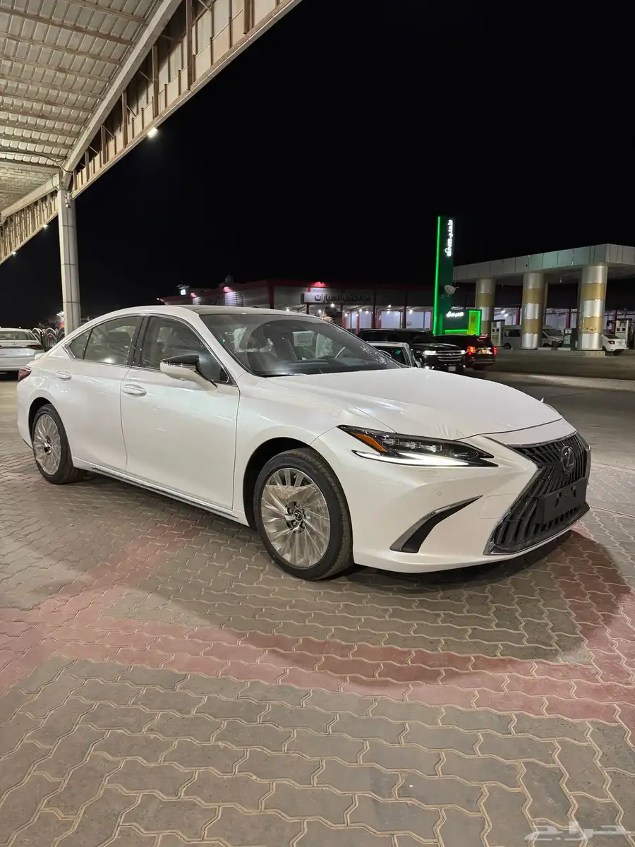 لكزس ES350 فئة DD بنزين 2025 1