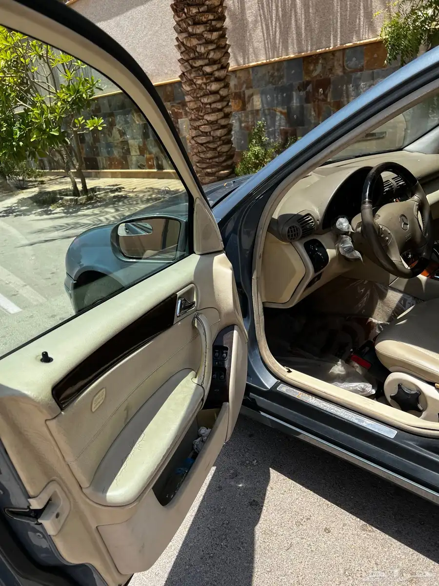 مرسيديس C200 12
