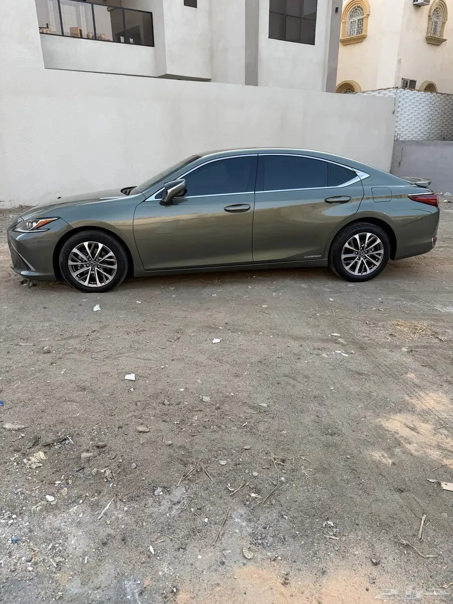 لكزس ES300 هايبرد 2022 سعودي 7