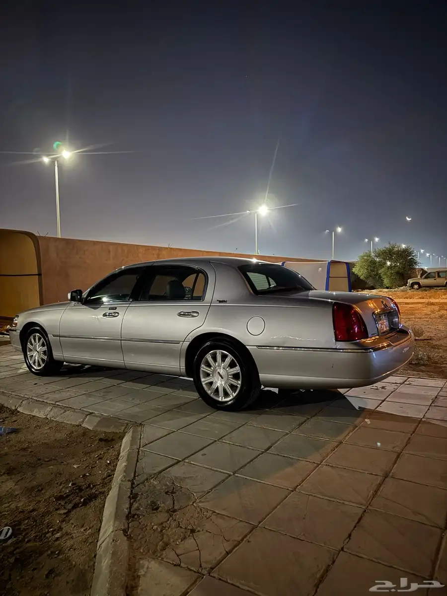 لنكولن تاون كار 2010 16