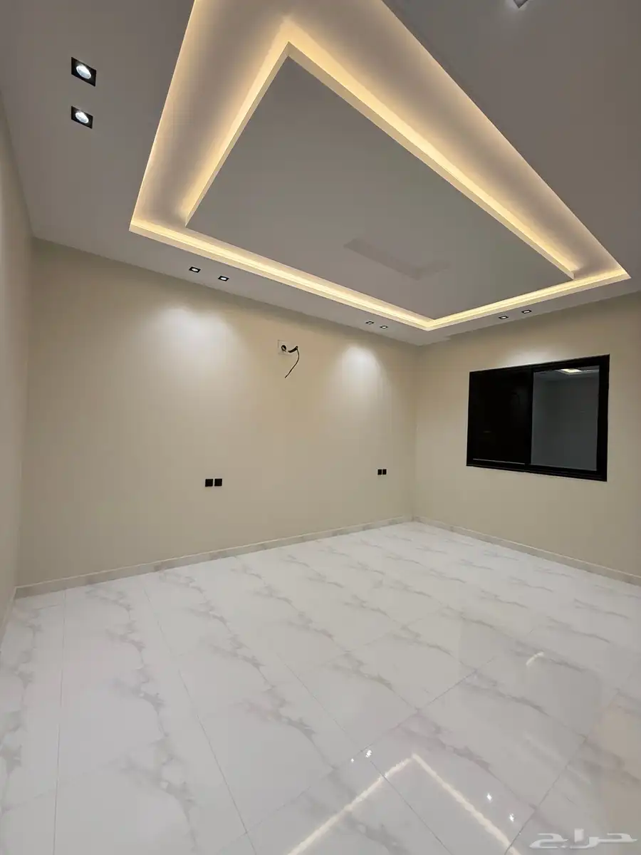 فرصه للبيع شقه علويه 5 غرف خلف الراشد مول بسعر 450الف فقط 5