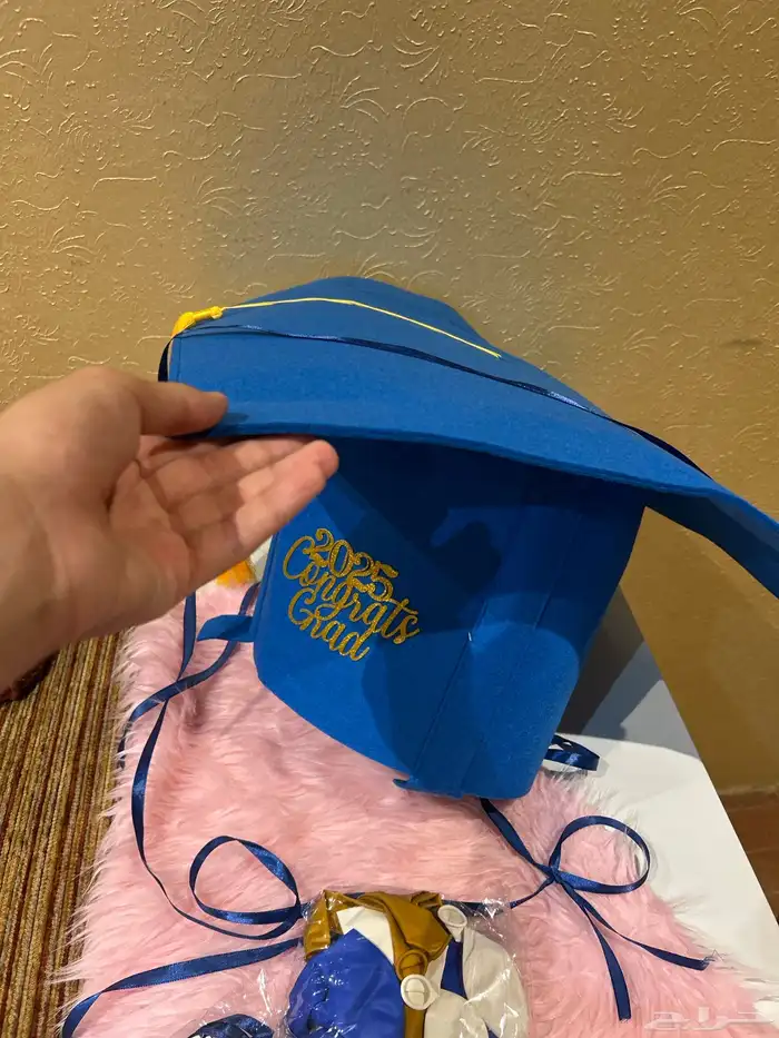 للبيع قبعه سياره حقت تخرج جديده استعمال واحد 0