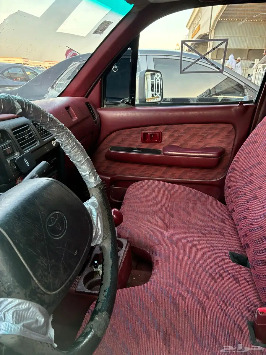 للبيع هايلوكس مديل 2000 حد ب 11500 2