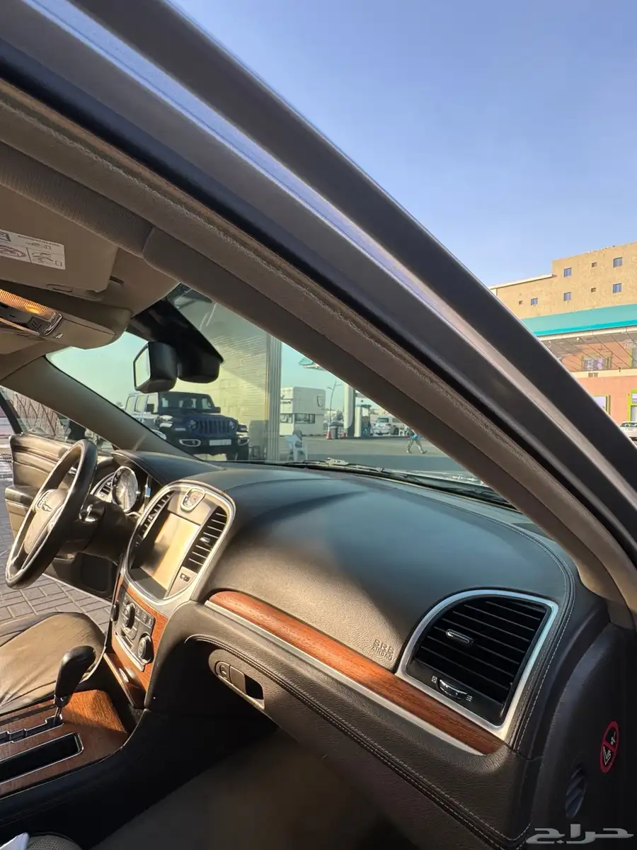 كرايسلر c300 v8 13