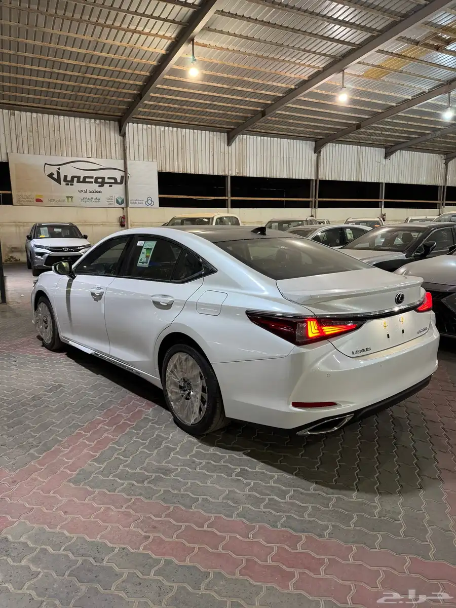 لكزس ES350 فئة DD بنزين 2025 3