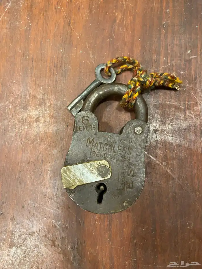 قفل قديم من المعدن قديم 6