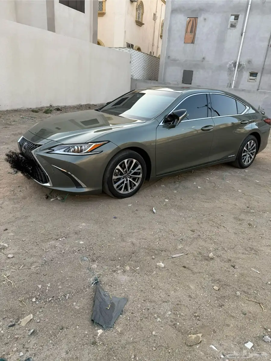 لكزس ES300 هايبرد 2022 سعودي 1