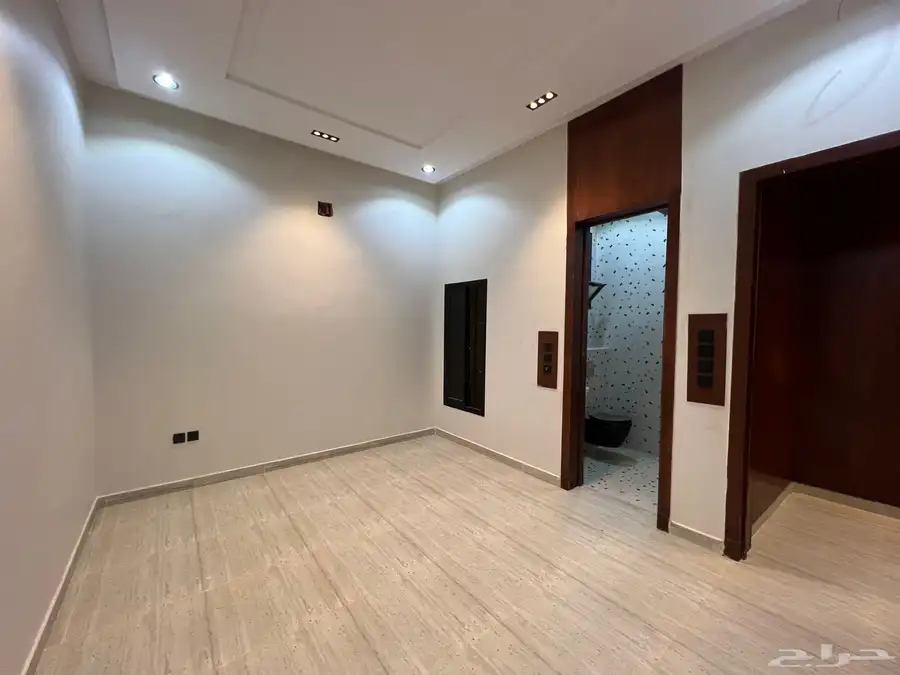 دور ارضى للبيع بحى طويق 9