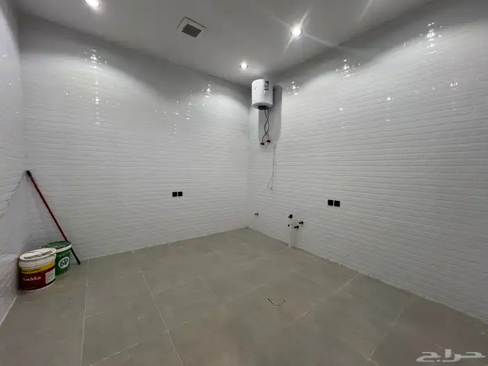 دور ارضى للبيع بحى طويق 5