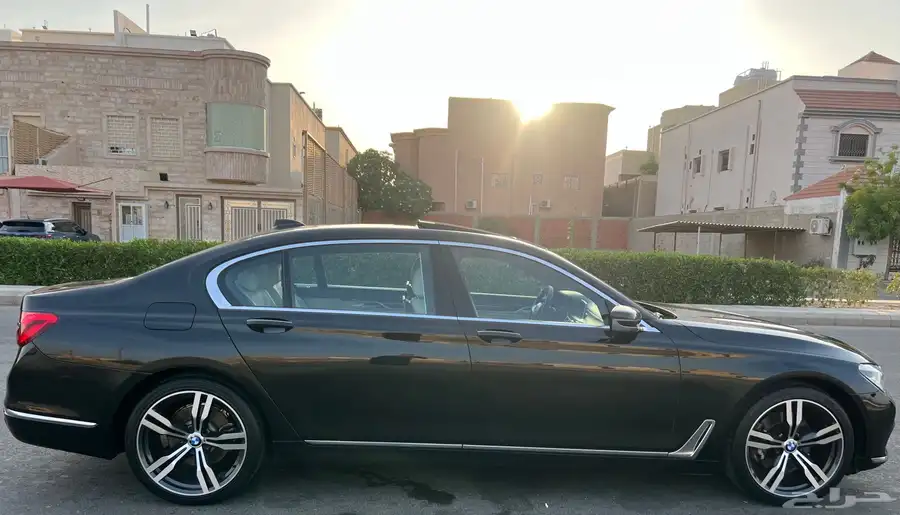 بي ام دبليو 730Li 2019 فل كامل للبيع 8