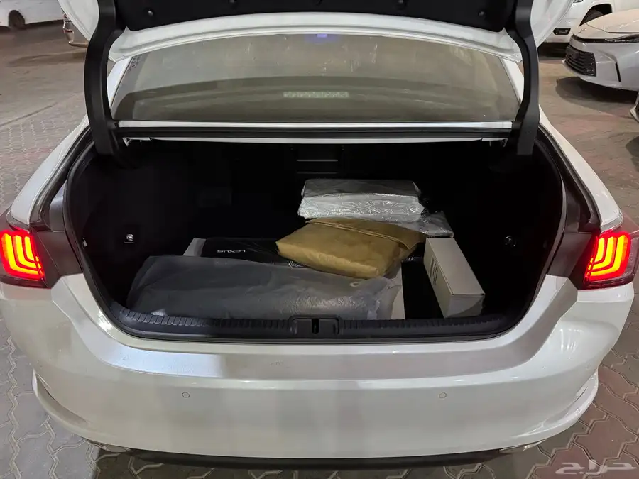 لكزس ES350 فئة DD بنزين 2025 10
