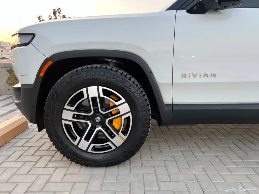 RIVIAN R1 S 2024 3