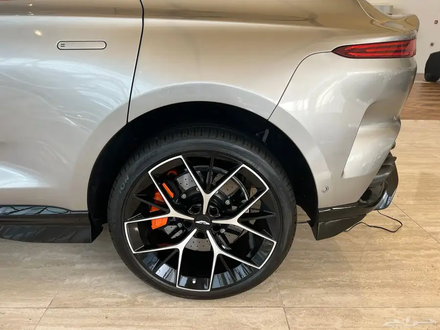 Aston Martin DBX 707 2025 3