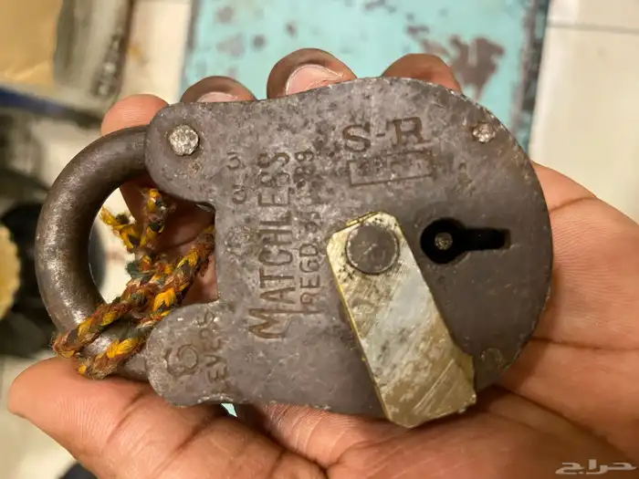 قفل قديم من المعدن قديم 4