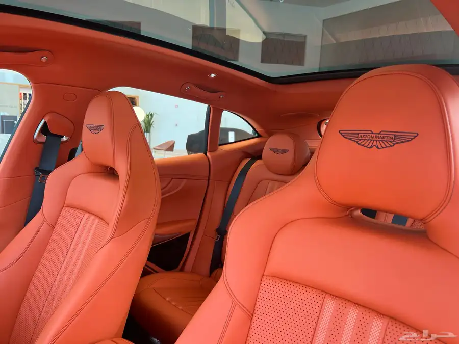 Aston Martin DBX 707 2025 12