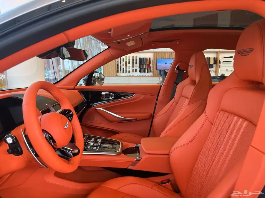 Aston Martin DBX 707 2025 14