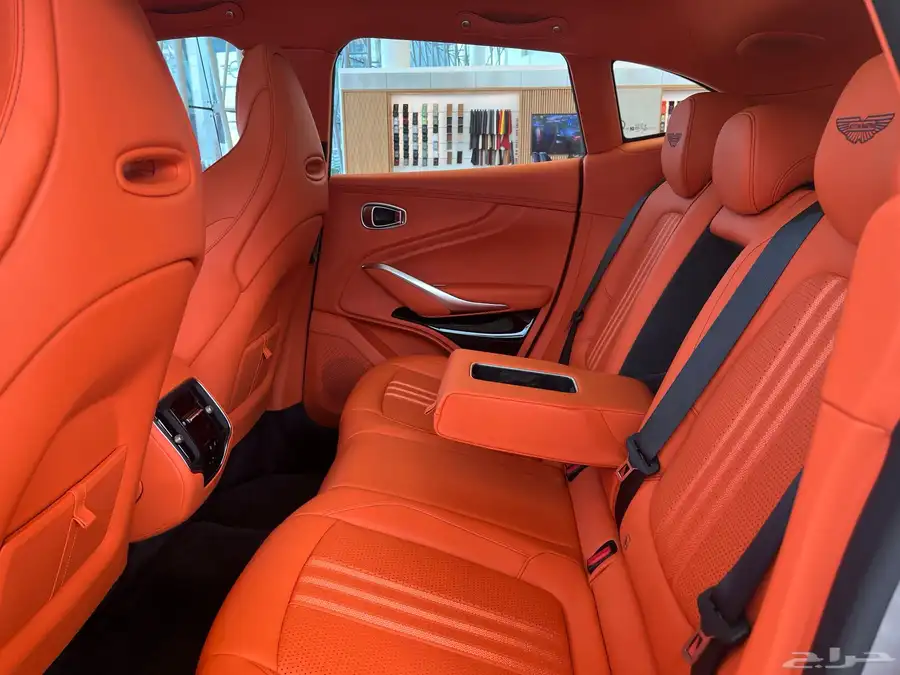 Aston Martin DBX 707 2025 6