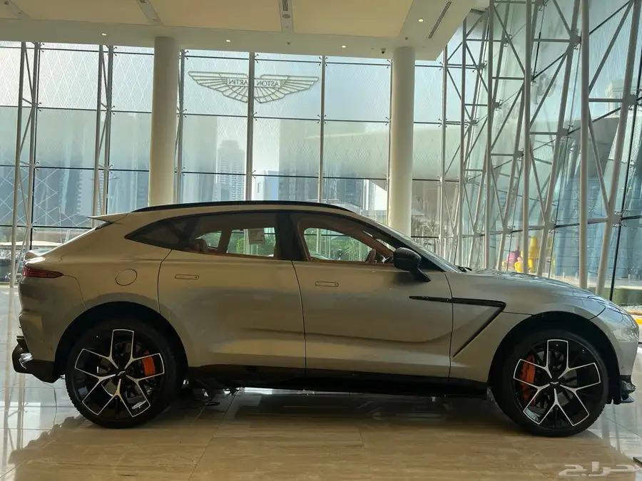 Aston Martin DBX 707 2025 5