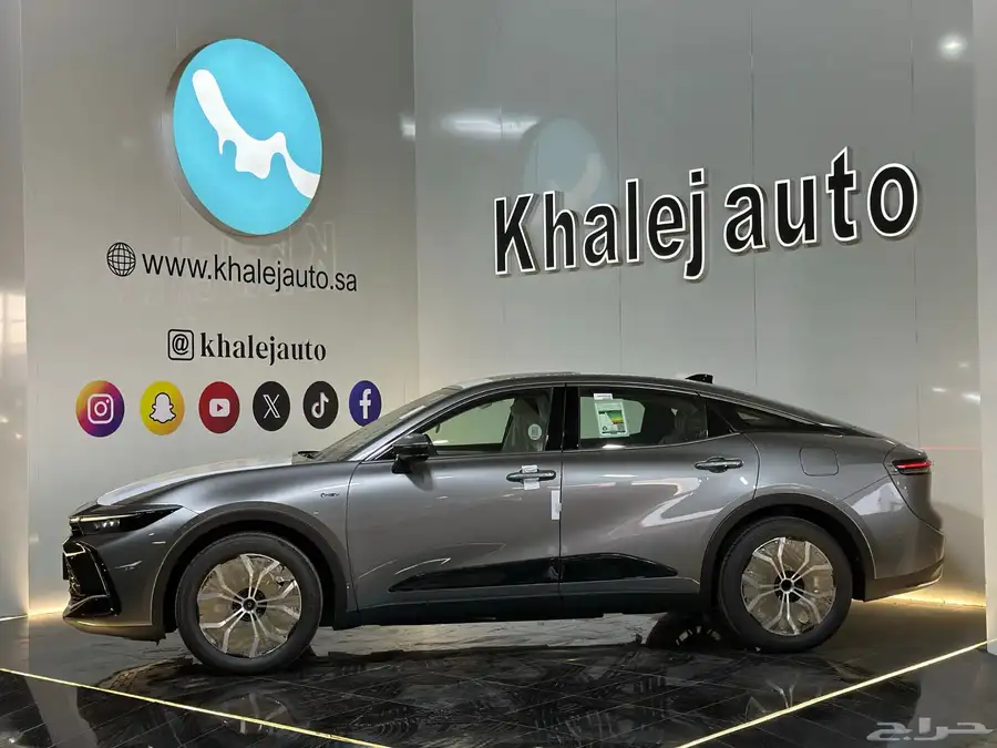 تويوتا كراون بريميوم هايبرد 2025 2