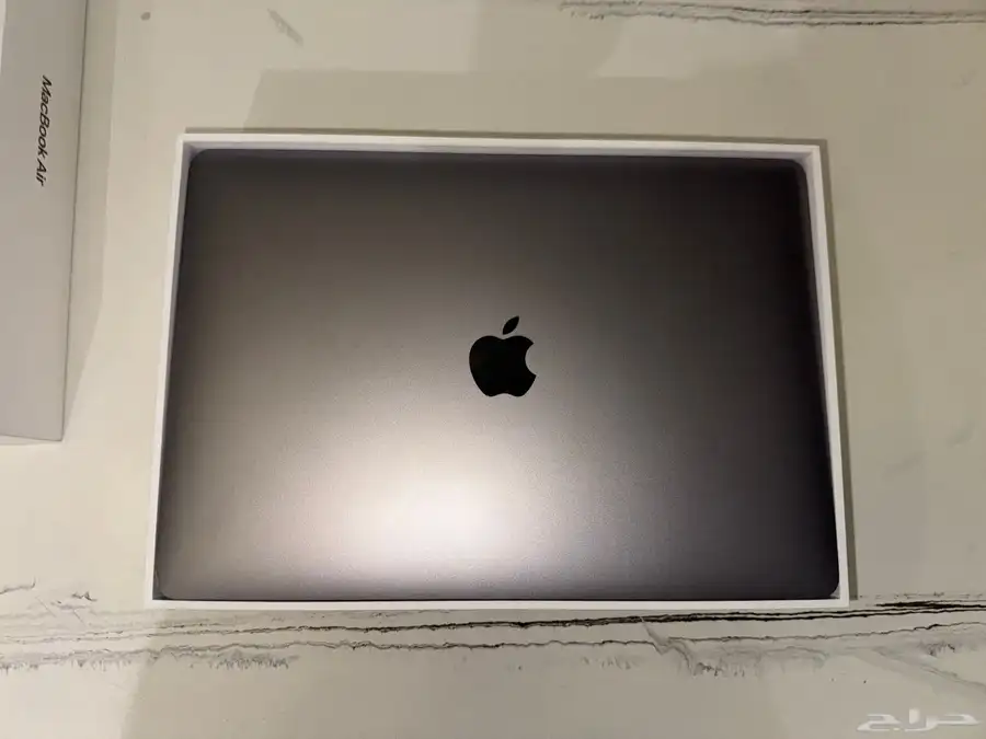 ماك بوك آير 13 بوصه مع رقاقة M1 1
