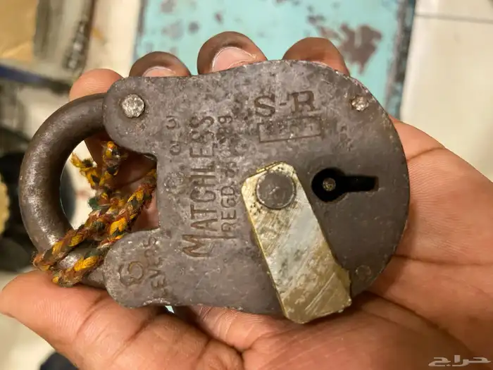 قفل قديم من المعدن قديم 3