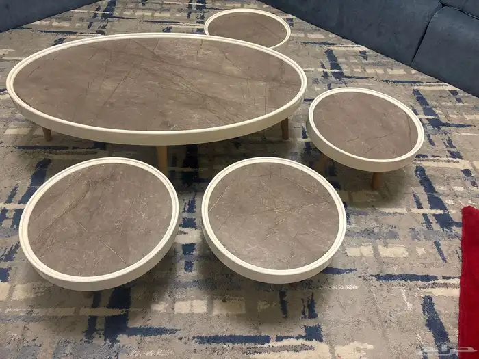 طاوله كبيره مع طاولات صغار ارضيه 0