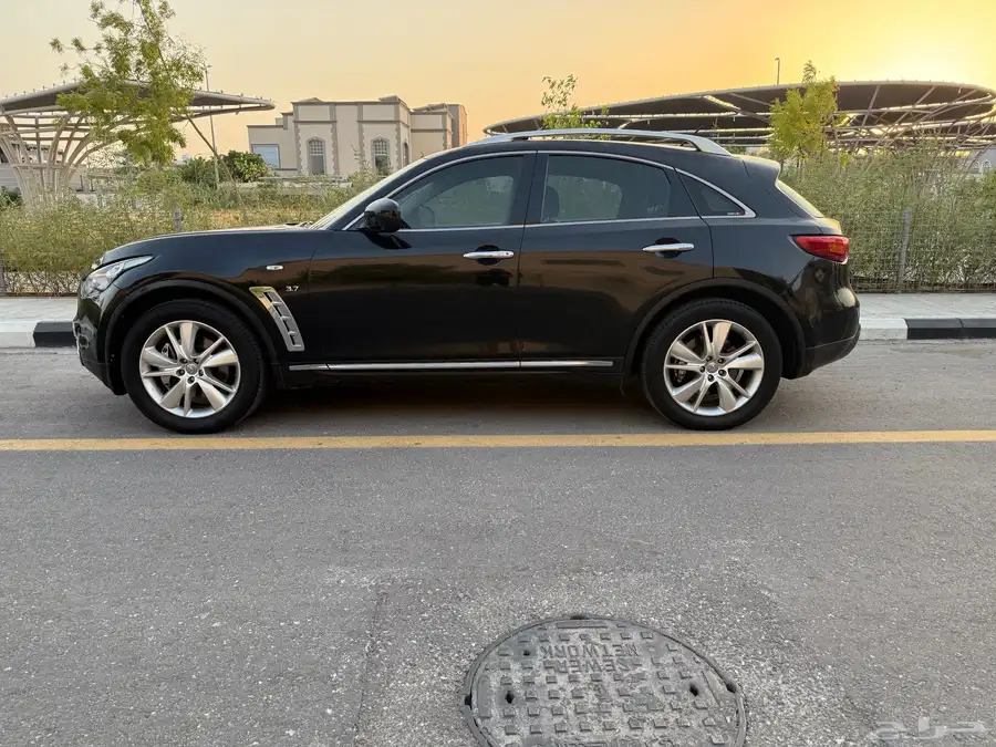 إنفنيتي QX70 1