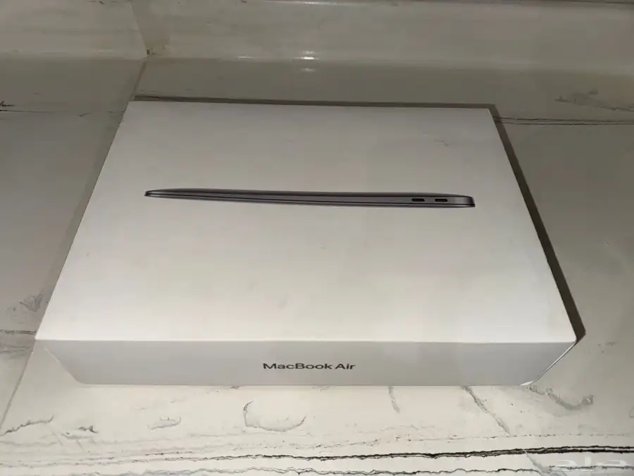 ماك بوك آير 13 بوصه مع رقاقة M1 8