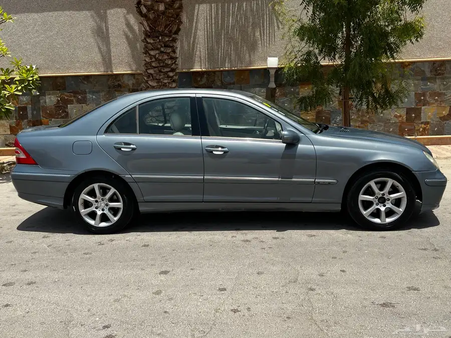 مرسيديس C200 7