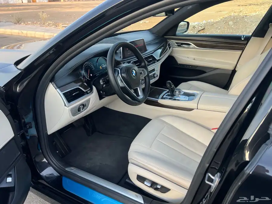 بي ام دبليو 730Li 2019 فل كامل للبيع 13