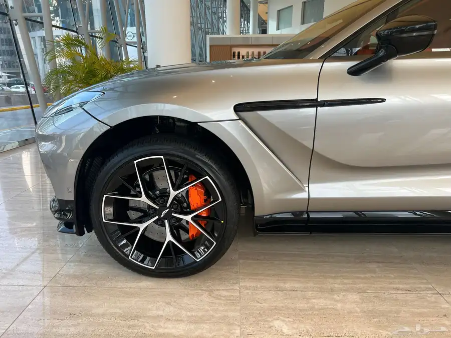 Aston Martin DBX 707 2025 2