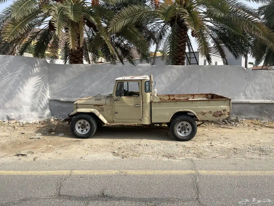 يوجد صالون و جيب 0