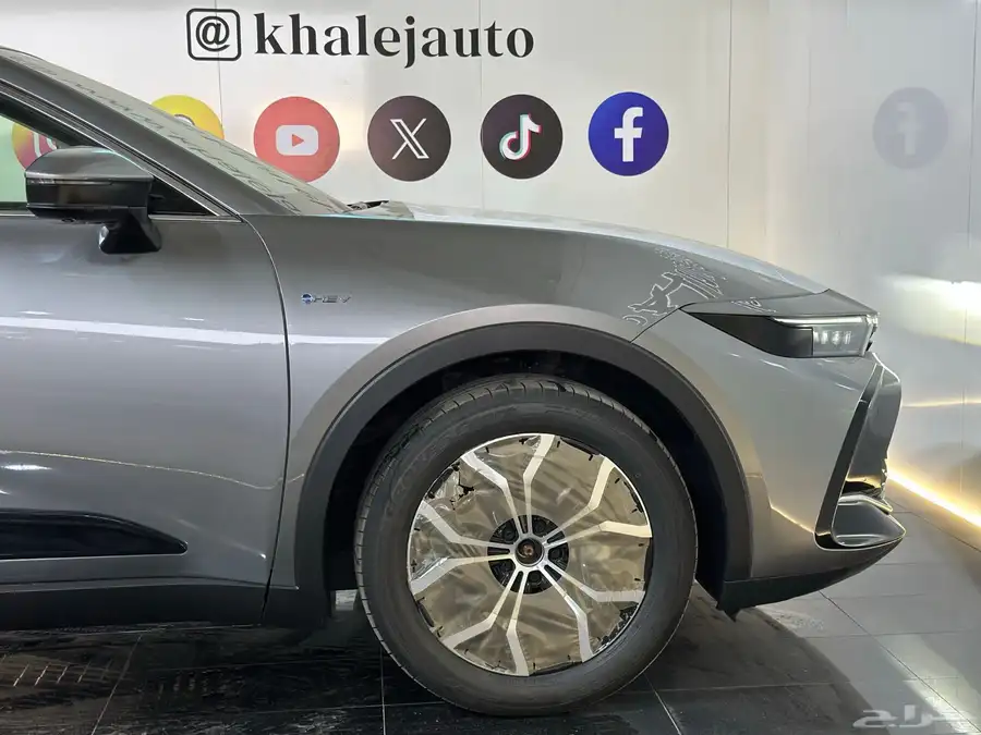 تويوتا كراون بريميوم هايبرد 2025 4