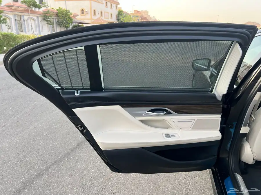 بي ام دبليو 730Li 2019 فل كامل للبيع 18