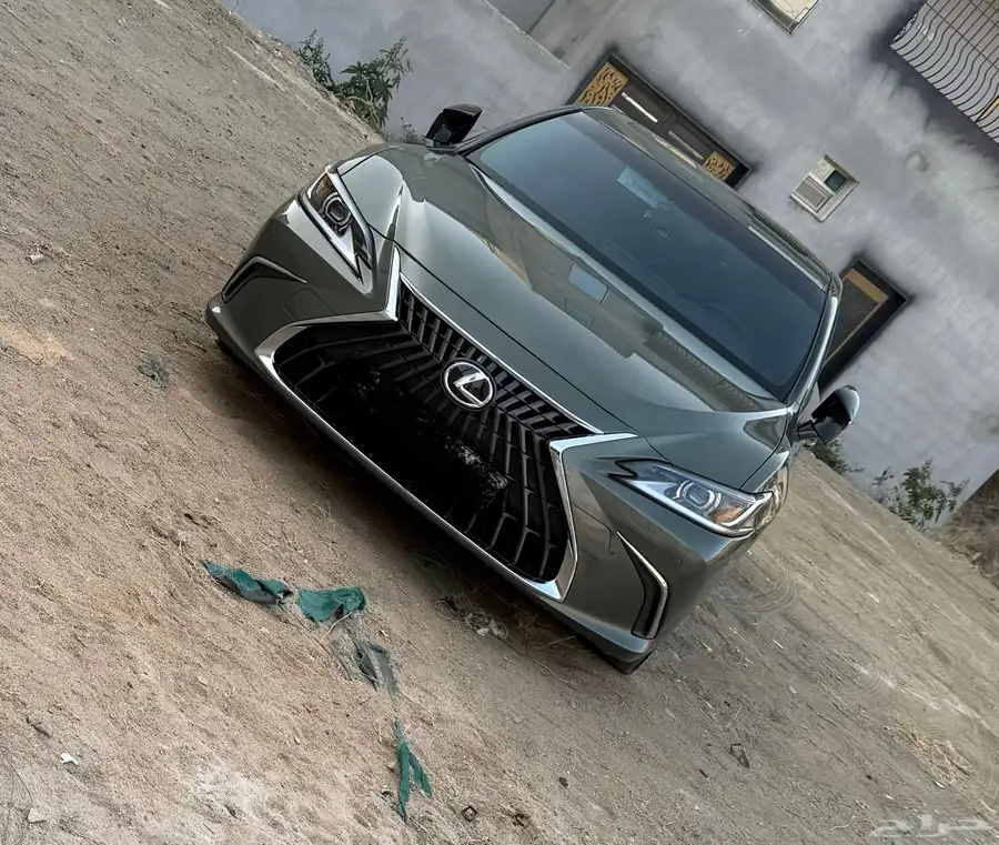 لكزس ES300 هايبرد 2022 سعودي 2