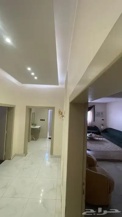 للبيع دورين معزولات بحي الوادي 2