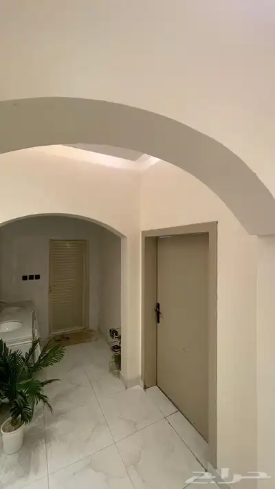 للبيع دورين معزولات بحي الوادي 3