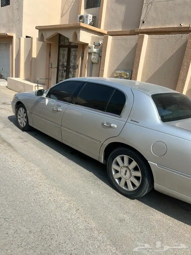 فورد لنكولن تاون كار 2003 7