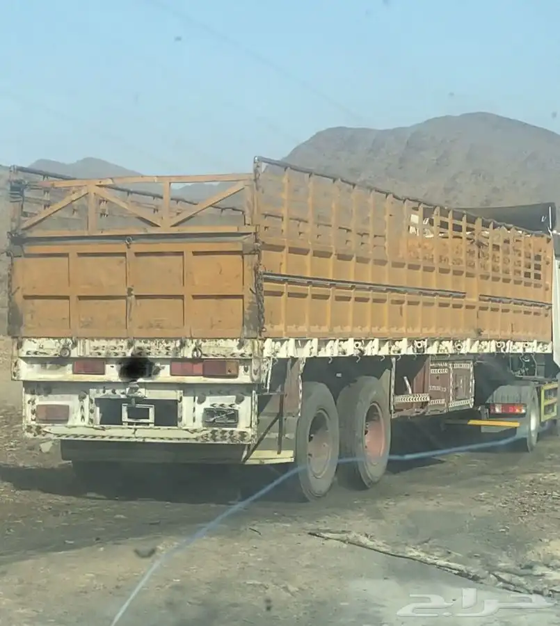 تريله جوانب متواجده فى المدينه منجه الى تبوك والعلا 1