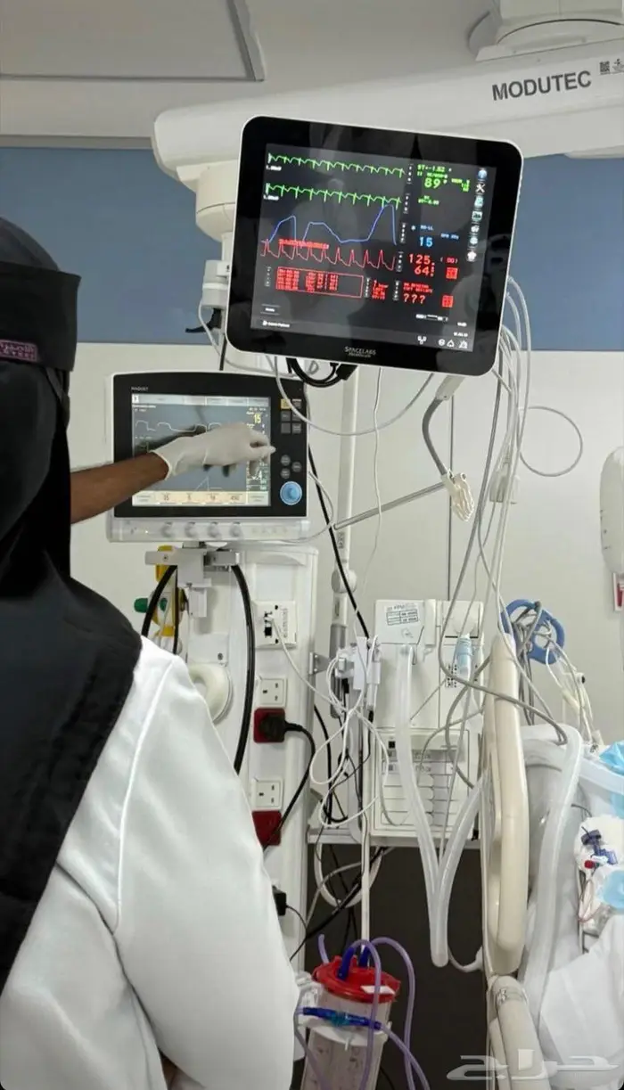 تمريض منزلي ومرافقين حاصلين على شهادات خدمه 24ساعه جميع 0