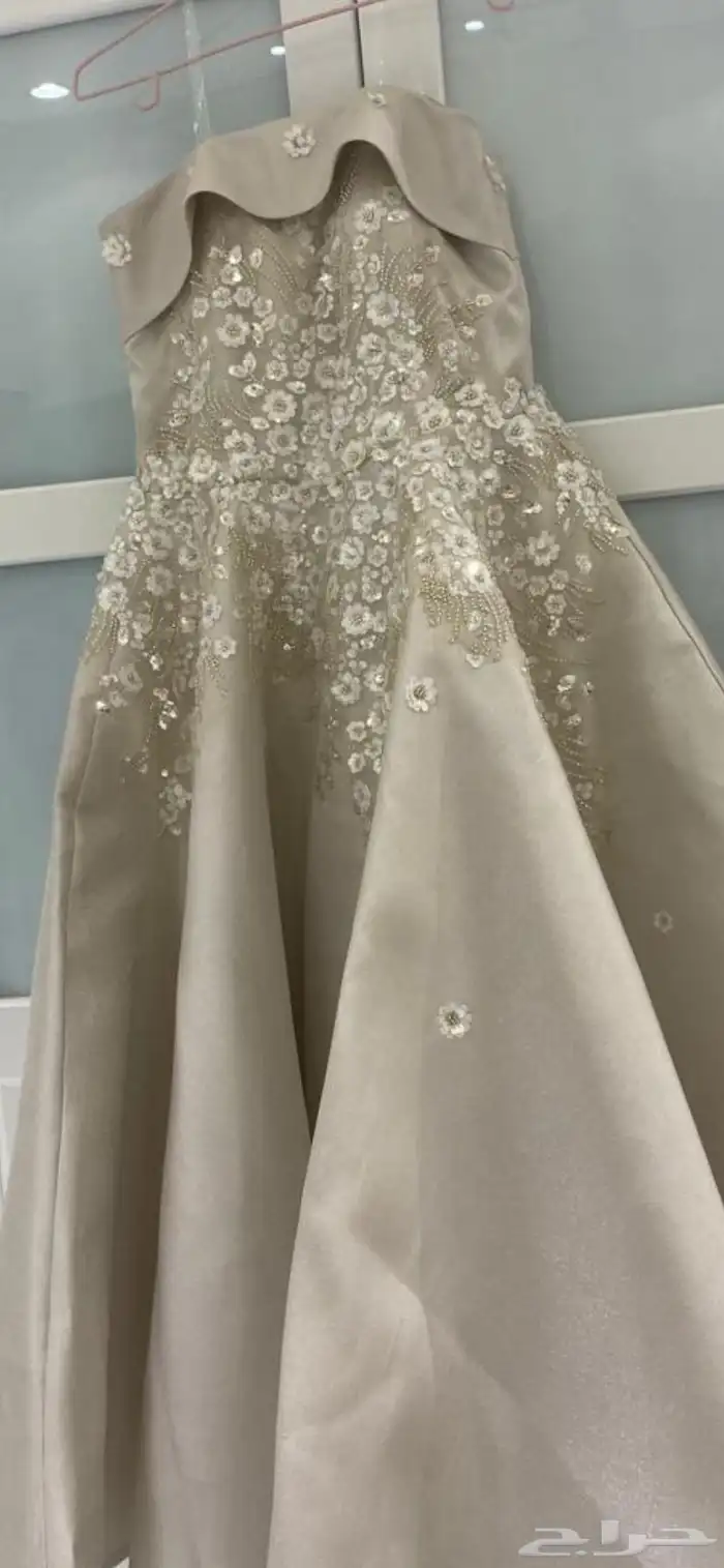 البس مره وحده مقاس M اشتريته 600 ابغا فيه 300 0