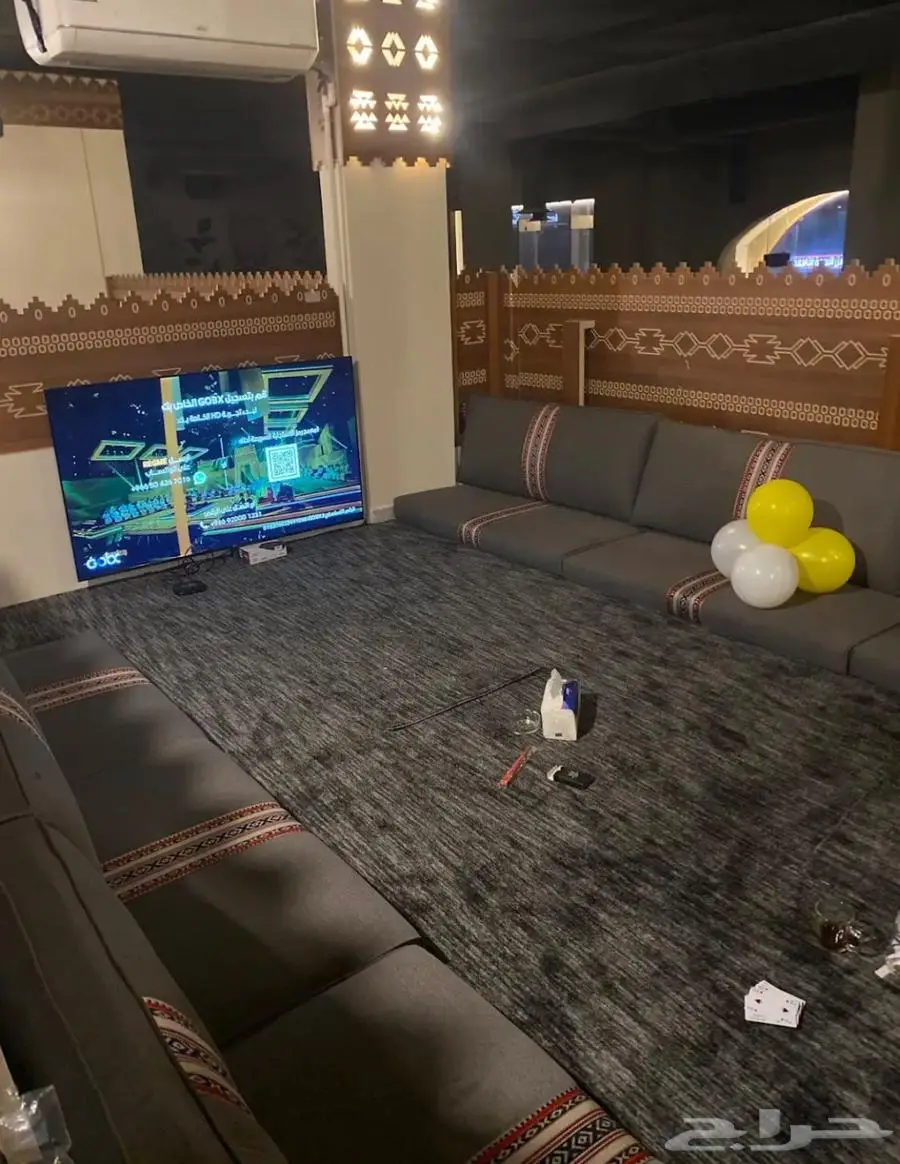 لاونج للتقبيل في حي الحزن 7